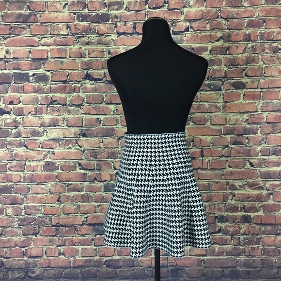 Say What? Black White Pattern Rayon Skirt - Picture 3 of 3